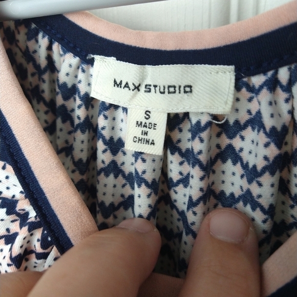 $ Max studio blue peach geometric design crew neck cold shoulder blouse. Size S - Picture 6 of 9